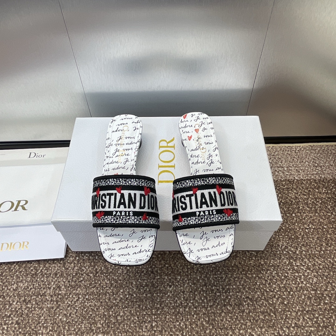 UA D*0ramour Dway Heeled Slide