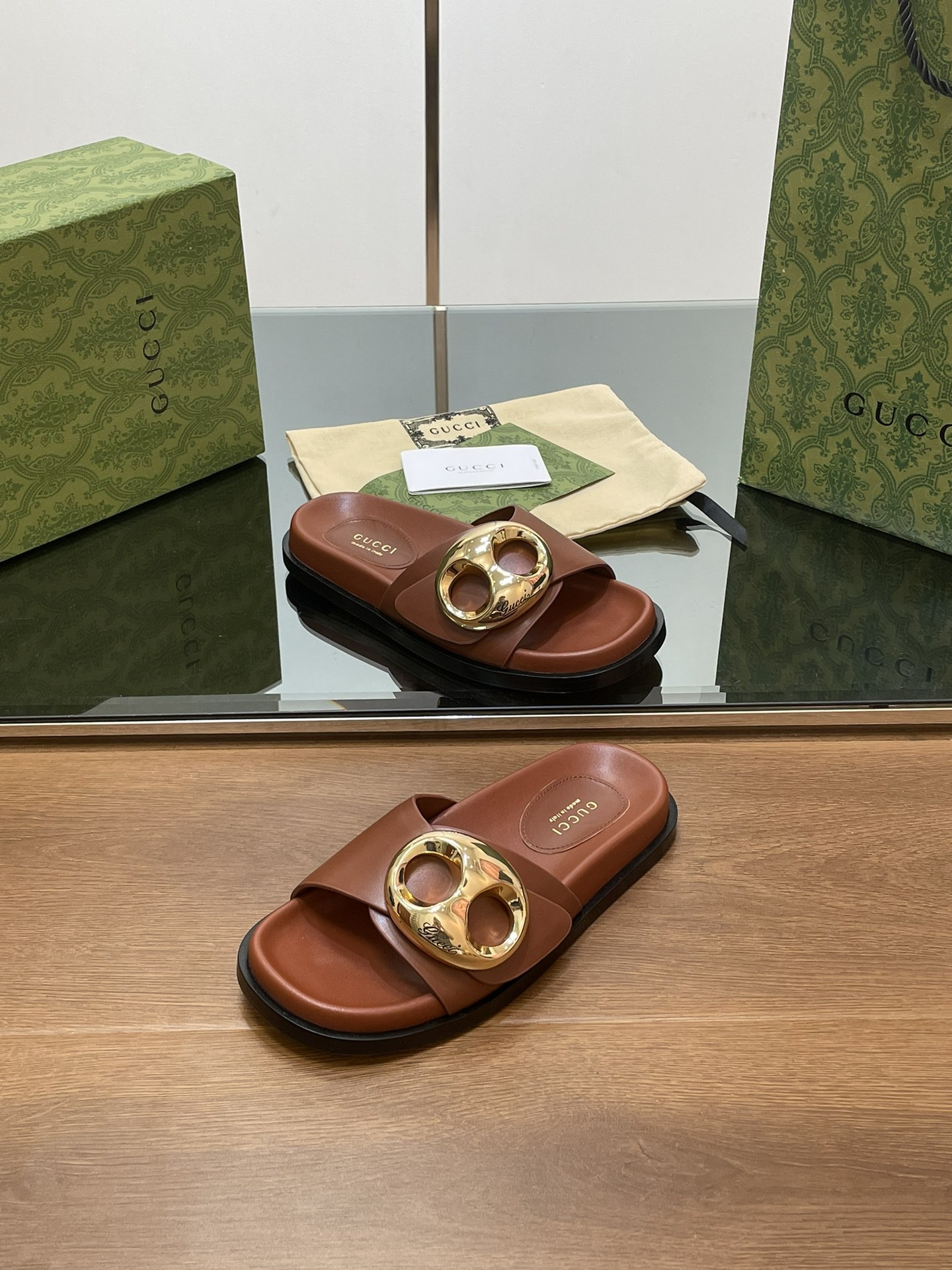 UA G*u*i MARINA CHAIN SLIDE SANDAL