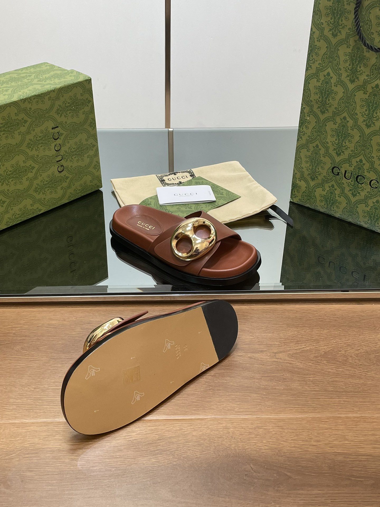 UA G*u*i MARINA CHAIN SLIDE SANDAL