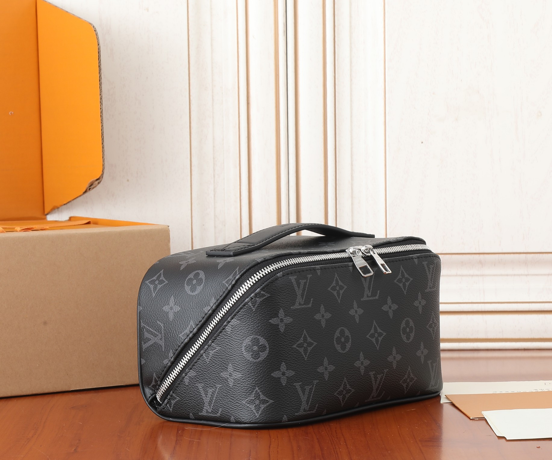 LV Toiletry Bag M11508 24x13x13CM