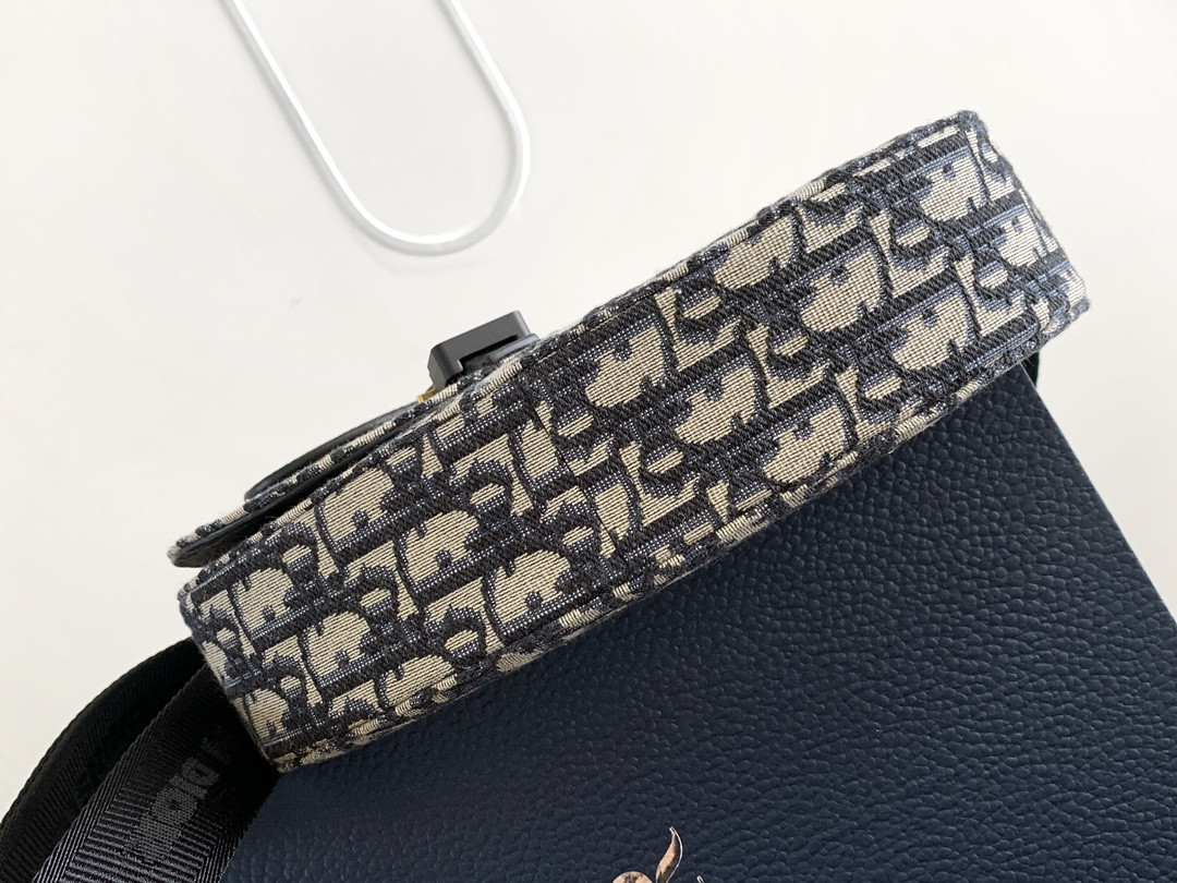 D*0r Saddle Messenger Bag 24 x 16.5 x 5.5 cm