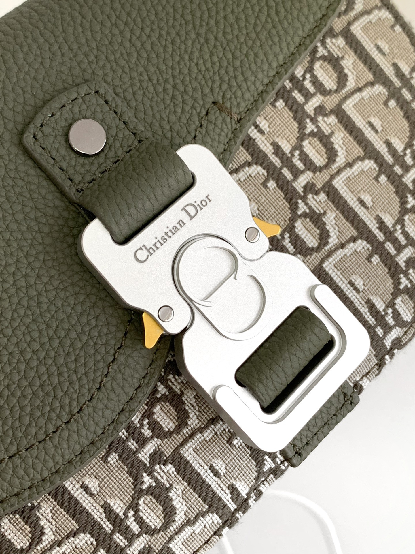 D*0r Saddle Messenger Bag 24 x 16.5 x 5.5 cm