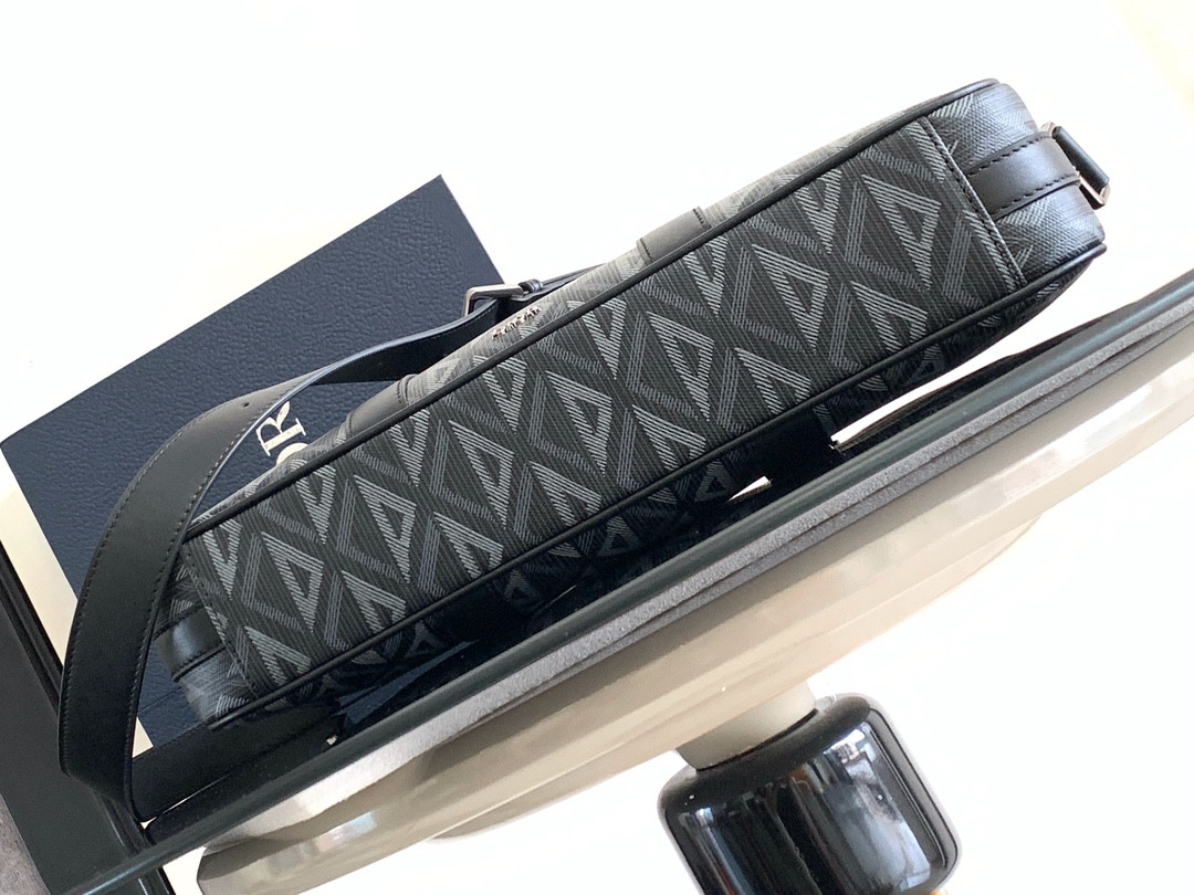 d*0r zipped briefcase black cd Di*m*nd canvas and black grained calfskin 37 x 28 x 6 cm