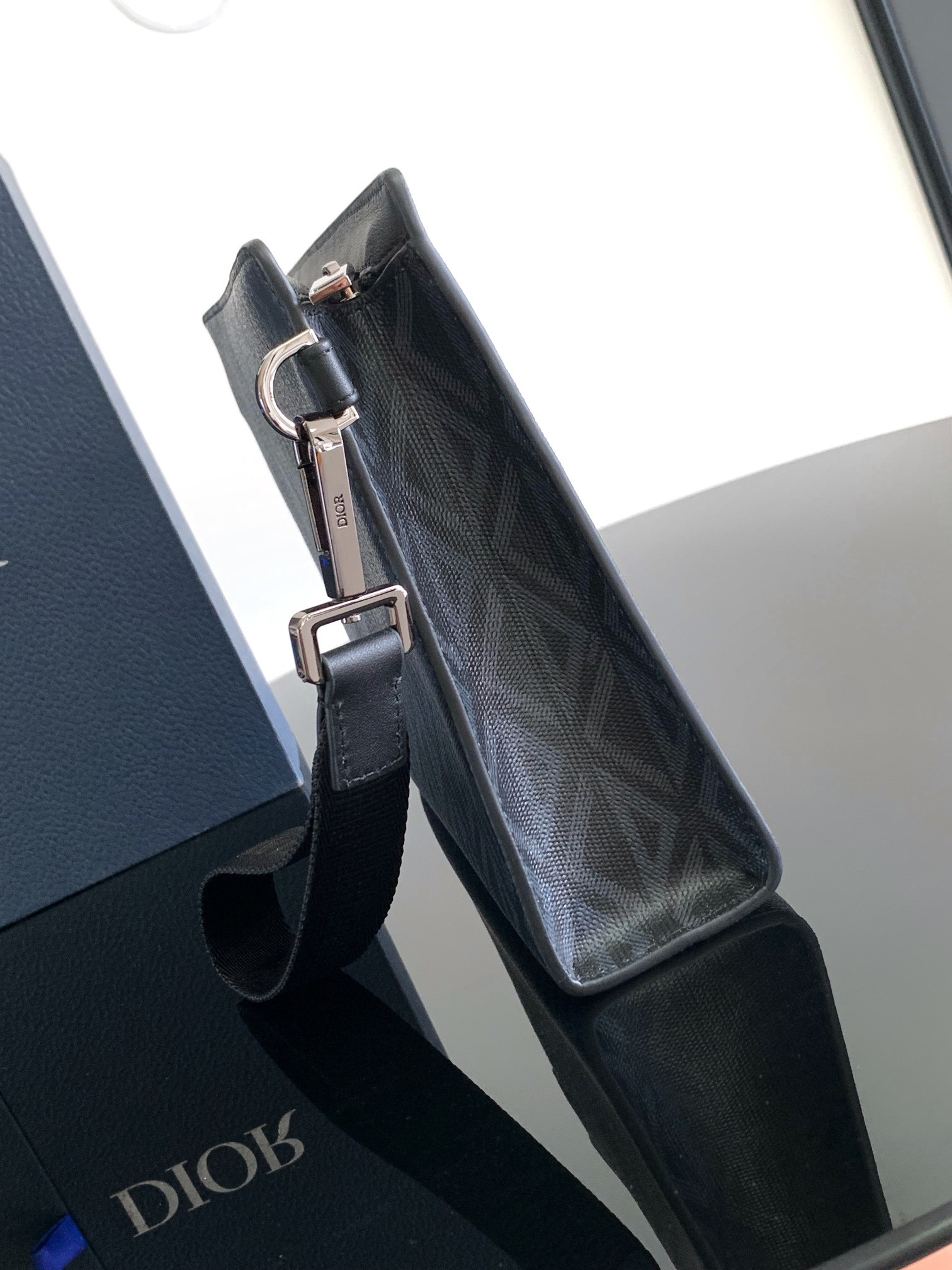 D*0r A5 Triangle Pouch 27 x 19.5 x 6 cm