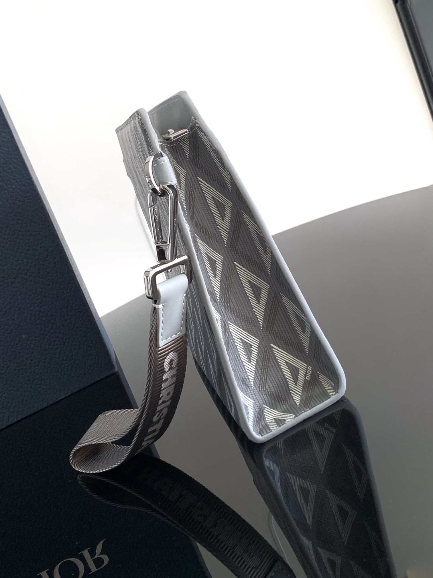 D*0r A5 Triangle Pouch 27 x 19.5 x 6 cm