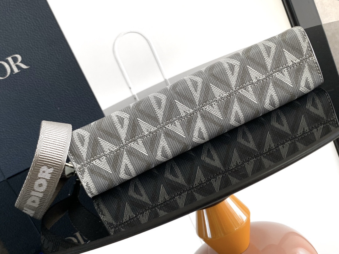 D*0r A5 Triangle Pouch 27 x 19.5 x 6 cm