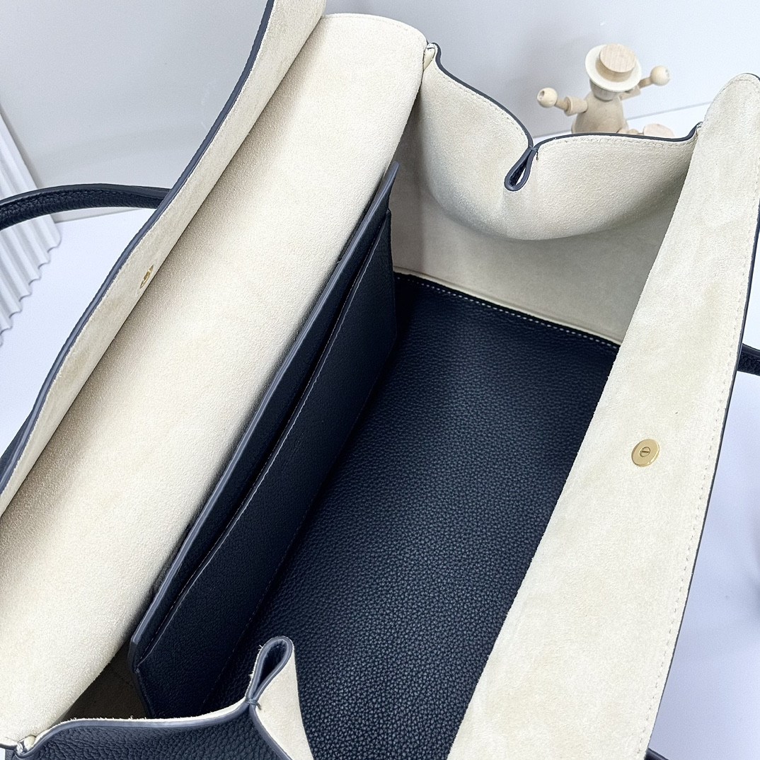 L**o p*ana Loom Bag L32 Grained Calfskin 33 x 23 x 18 cm