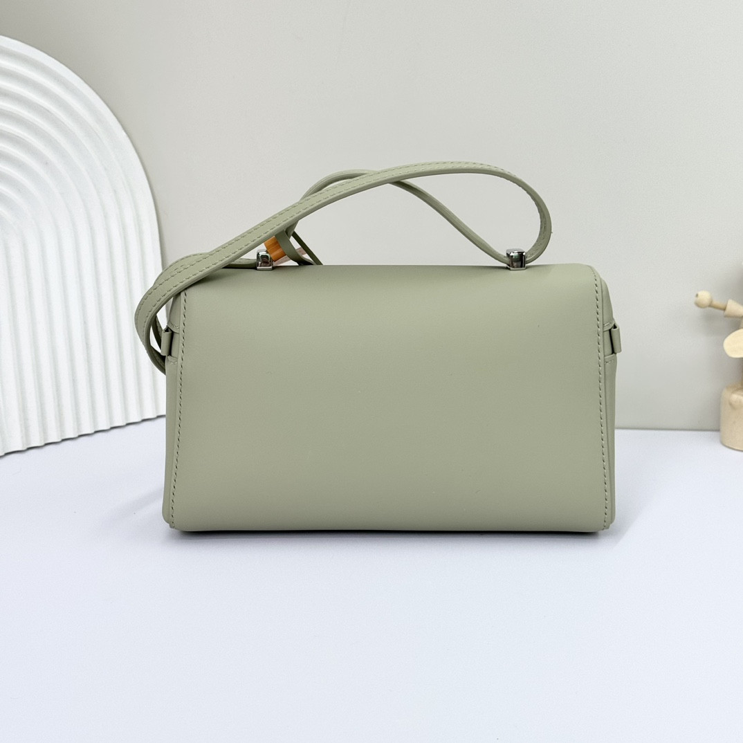 L**o p*ana Extra Pocket L19 Smooth Calfskin 11 x 19 x 6.5 cm