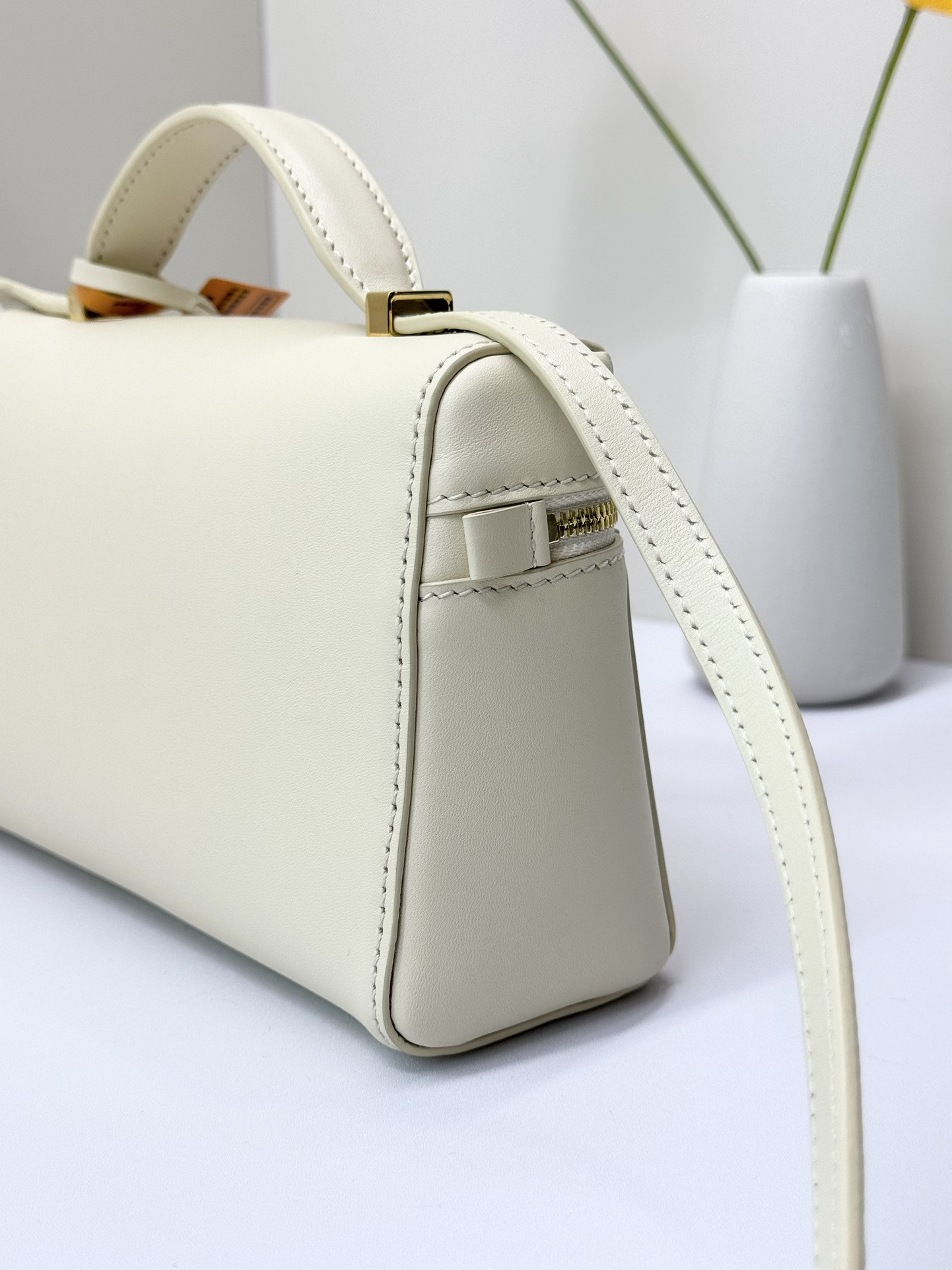 L**o p*ana Extra Pocket L19 Smooth Calfskin 11 x 19 x 6.5 cm