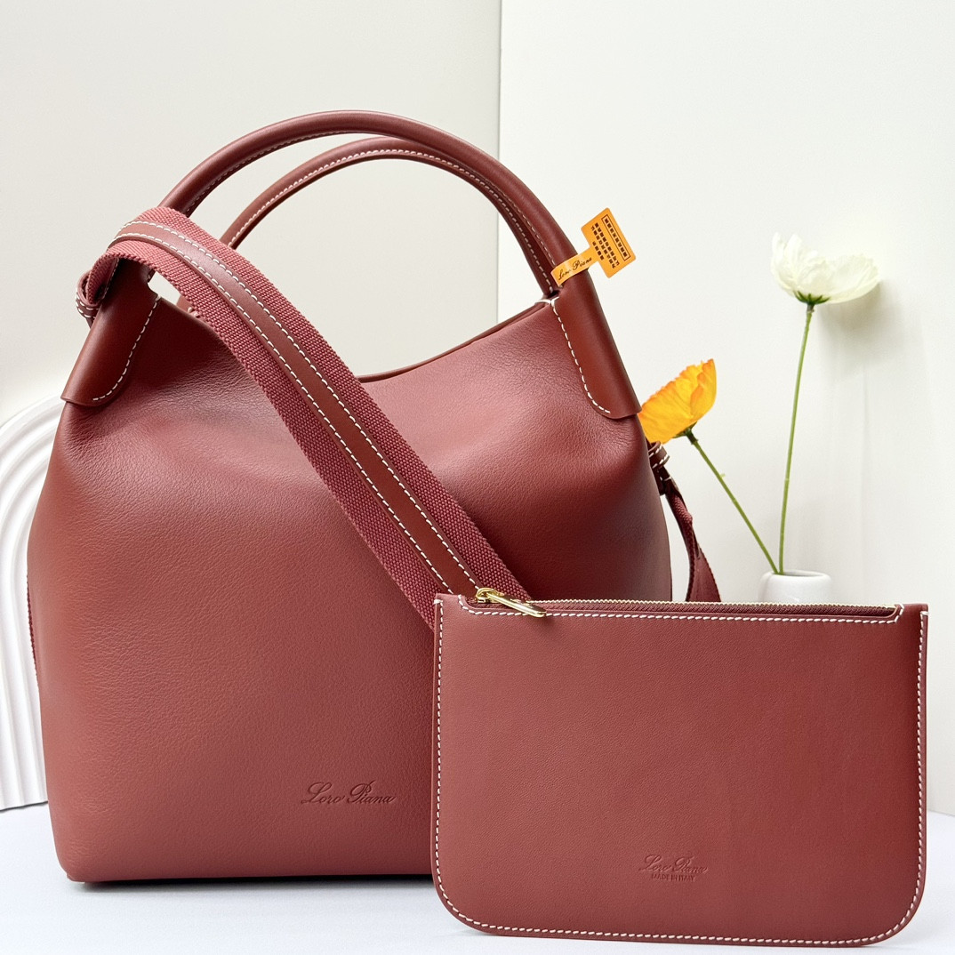 L**o p*ana Large Bale Bag Smooth Calfskin 24 x 20 x 27 cm