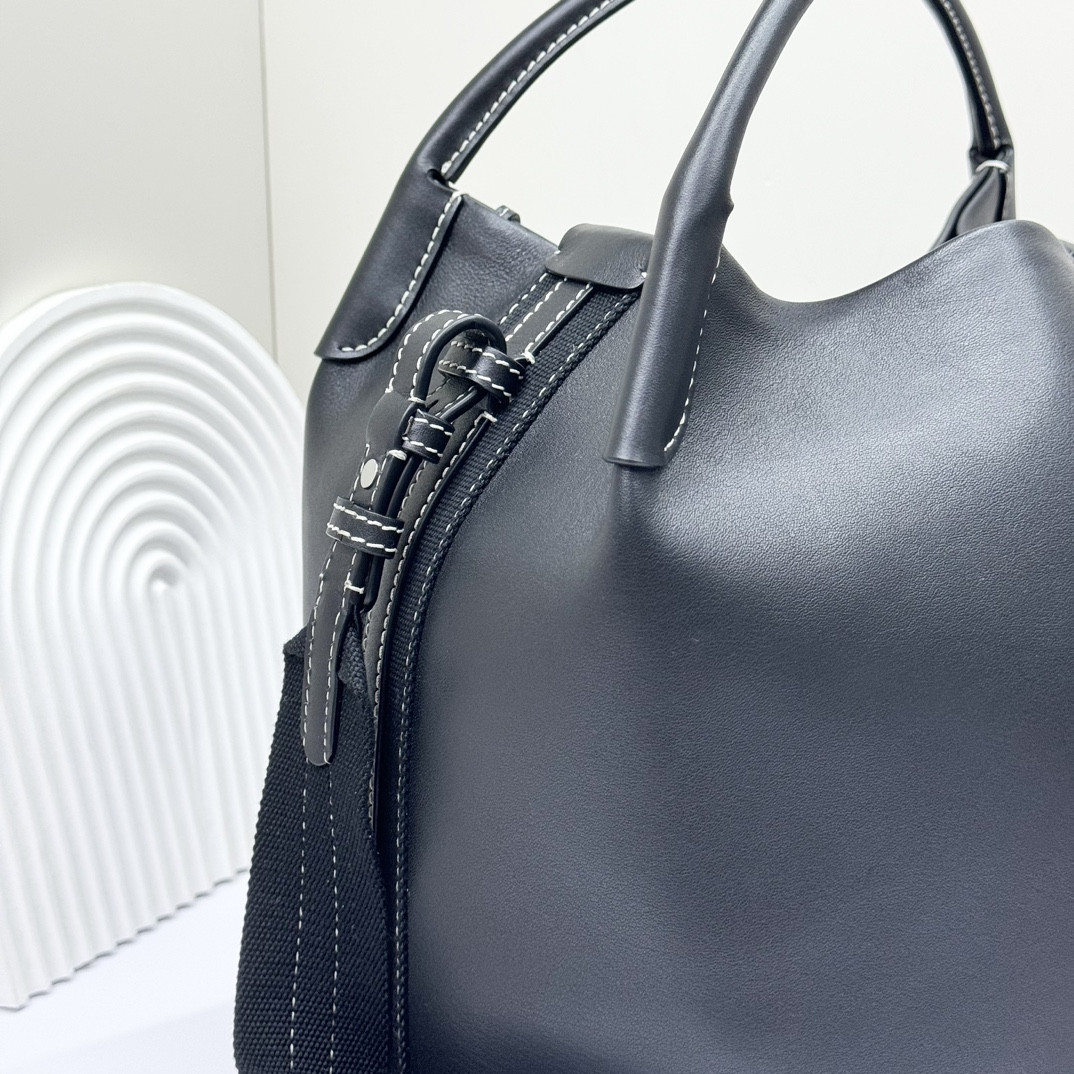 L**o p*ana Large Bale Bag Smooth Calfskin 24 x 20 x 27 cm