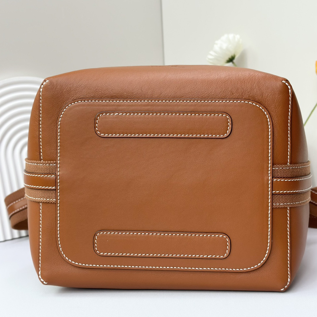 L**o p*ana Large Bale Bag Smooth Calfskin 24 x 20 x 27 cm