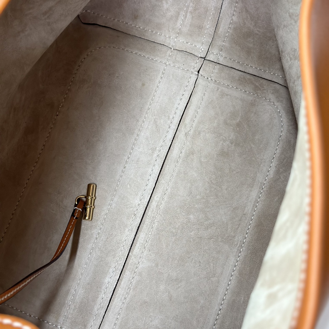 L**o p*ana Large Bale Bag Smooth Calfskin 24 x 20 x 27 cm