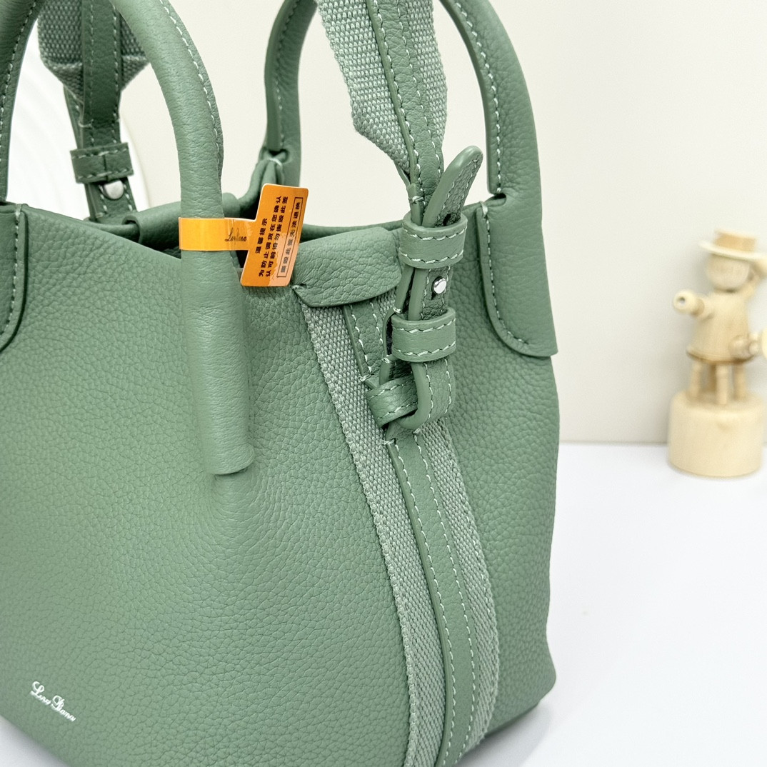 L**o p*ana Micro Bale Bag Grained Calfskin 23 x 16 x 14 cm