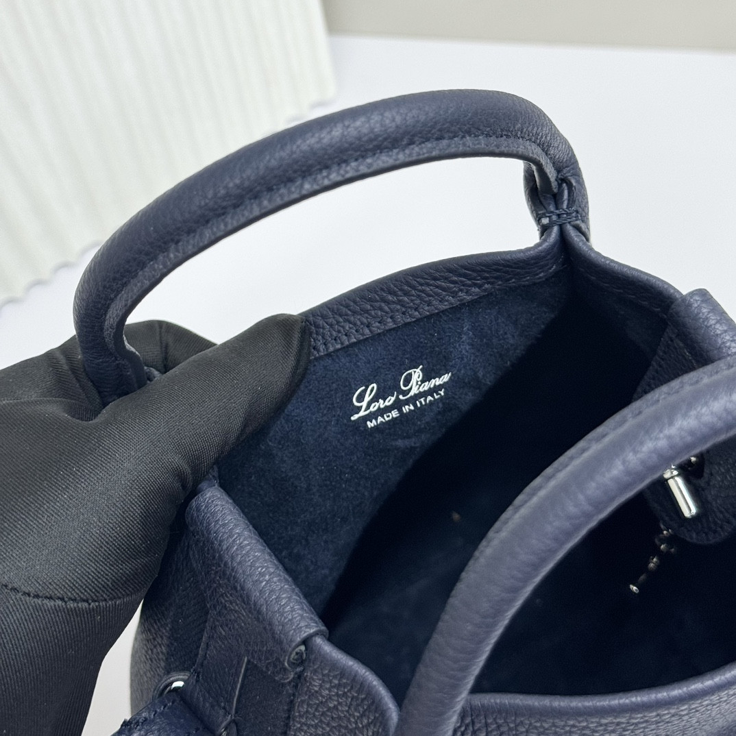 L**o p*ana Micro Bale bag Grained Calfskin 16x13x13cm