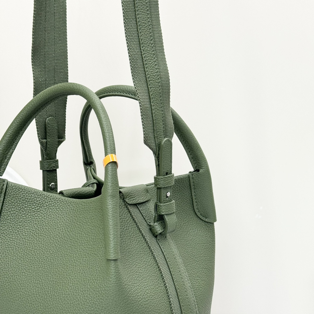 L**o p*ana Small Bale Bag Grained Calfskin 17 x 17 x 21 cm