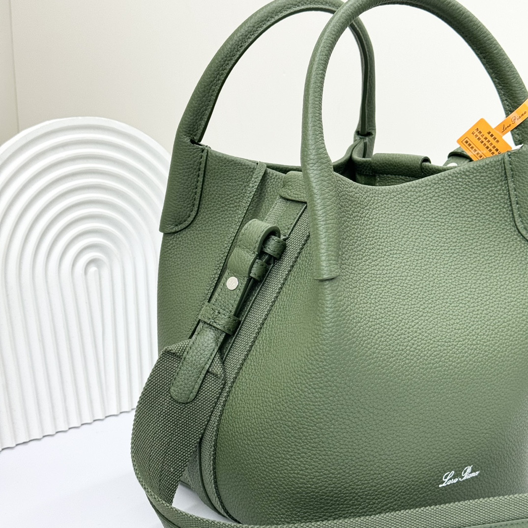 L**o p*ana Small Bale Bag Grained Calfskin 17 x 17 x 21 cm