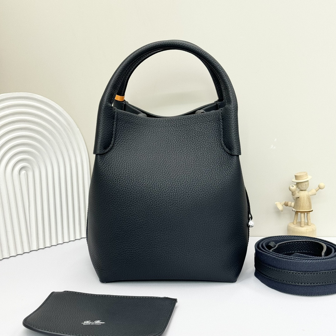 L**o p*ana Small Bale Bag Black Grained Calfskin 17 x 17 x 21 cm