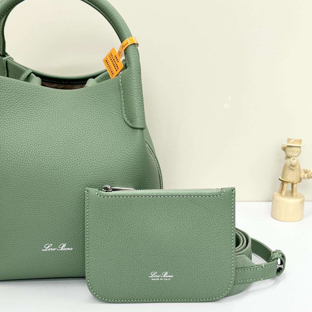 L**o p*ana Small Bale Bag Grained Calfskin 17 x 17 x 21 cm