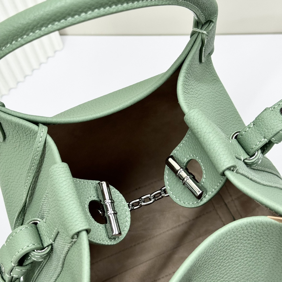 L**o p*ana Small Bale Bag Grained Calfskin 17 x 17 x 21 cm