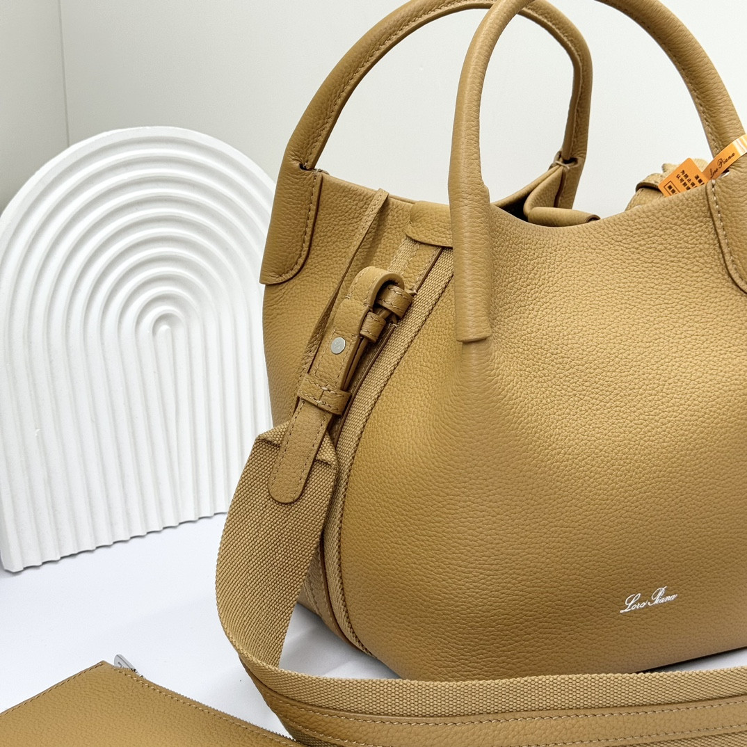 L**o p*ana Small Bale Bag Grained Calfskin 17 x 17 x 21 cm