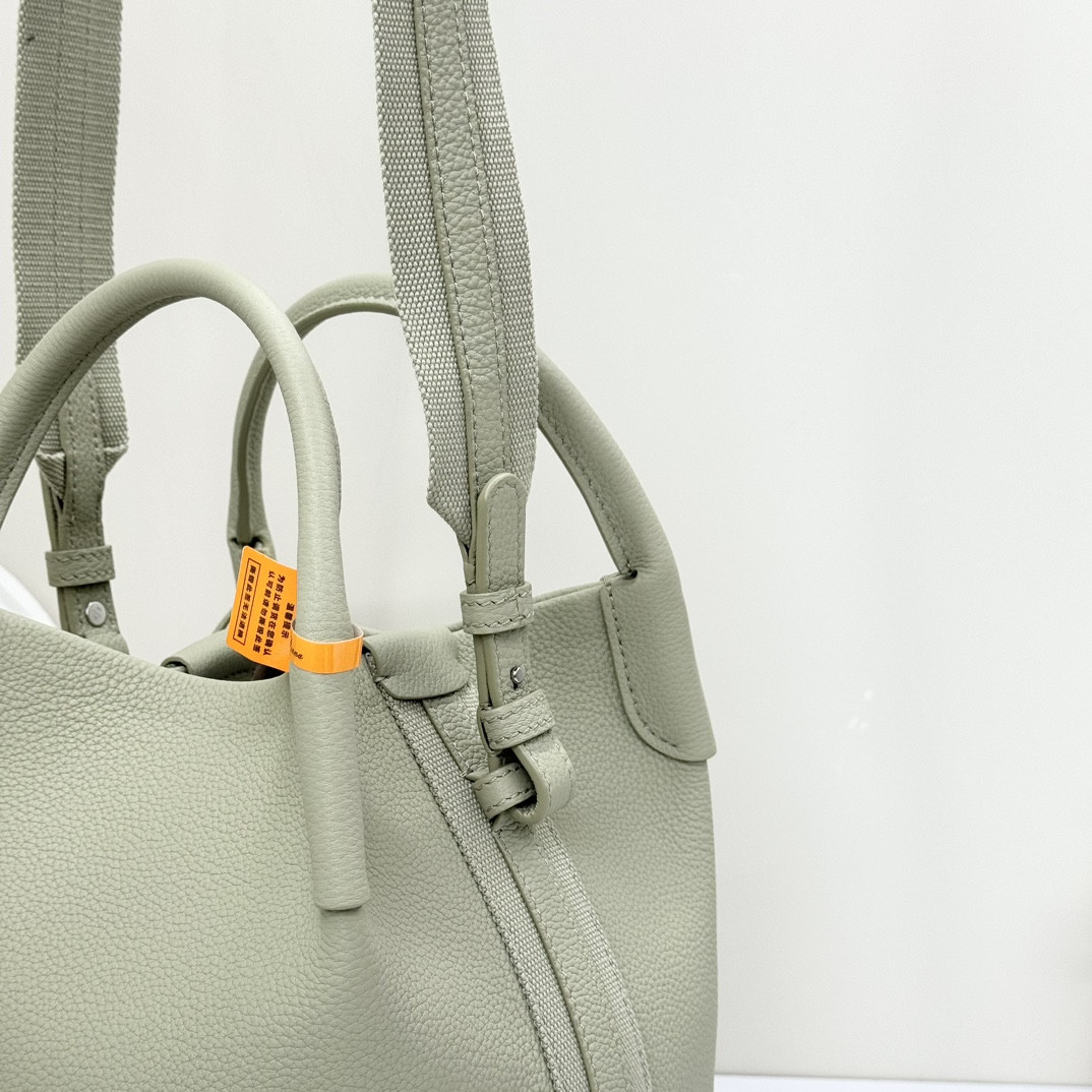 L**o p*ana Small Bale Bag Grained Calfskin 17 x 17 x 21 cm