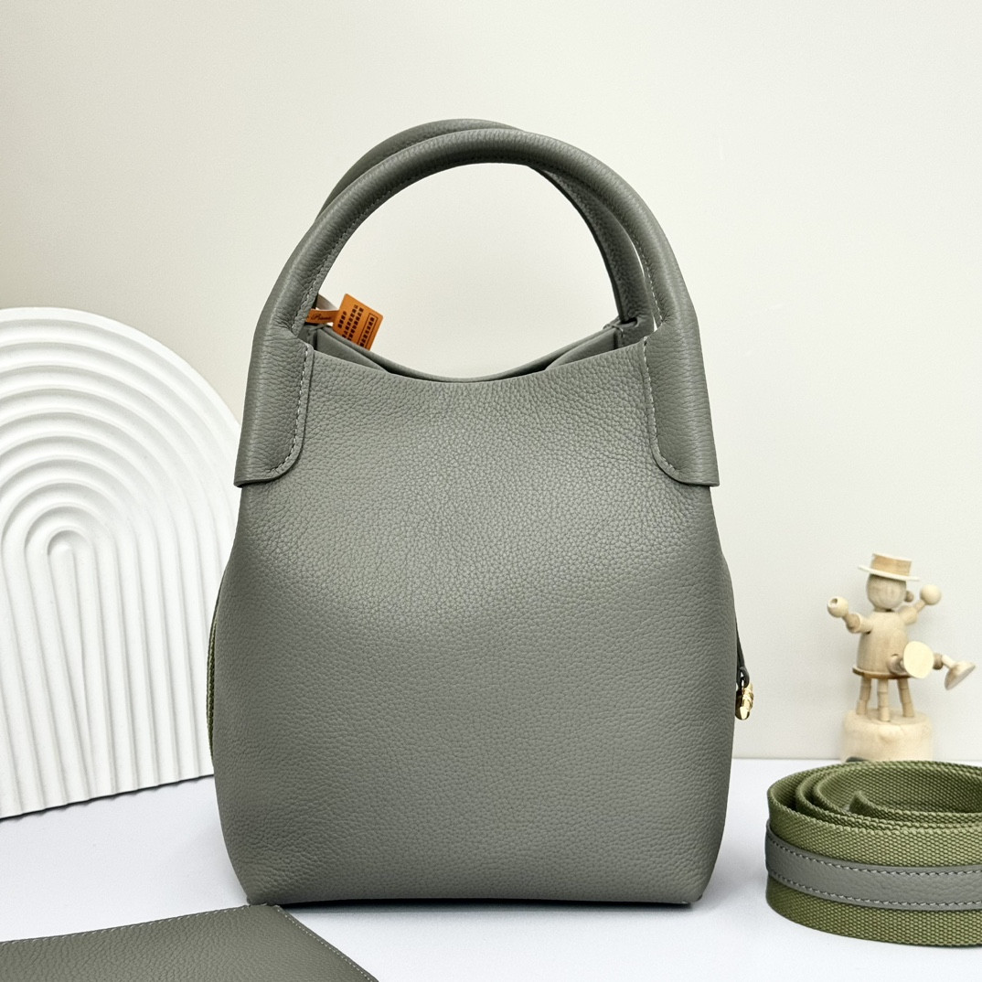 L**o p*ana Small Bale Bag Grained Calfskin 17 x 17 x 21 cm