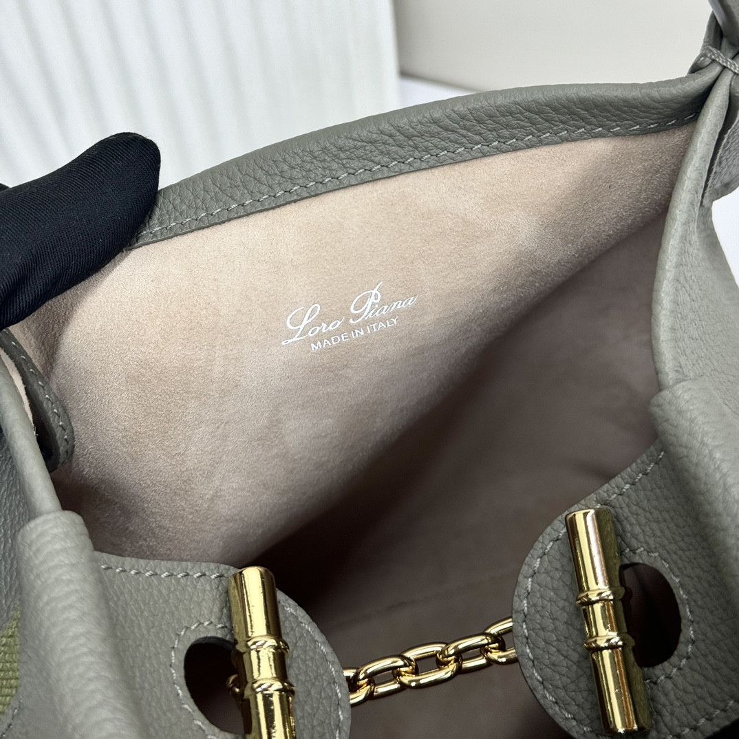 L**o p*ana Small Bale Bag Grained Calfskin 17 x 17 x 21 cm