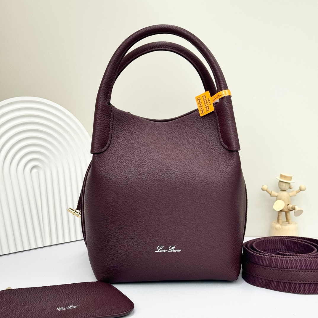 L**o p*ana Small Bale Bag Grained Calfskin 17 x 17 x 21 cm