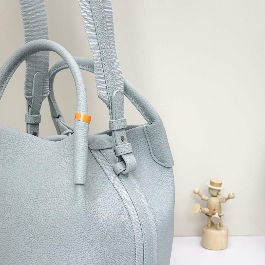 L**o p*ana Small Bale Bag Grained Calfskin 17 x 17 x 21 cm