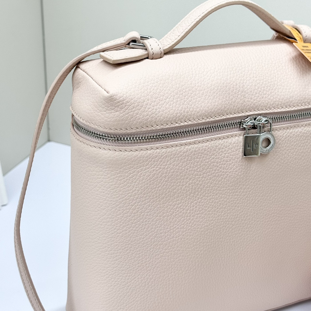 L**o p*ana Extra Pocket backpack L23.5 Grained Calfskin 23 x 21 x 8 cm