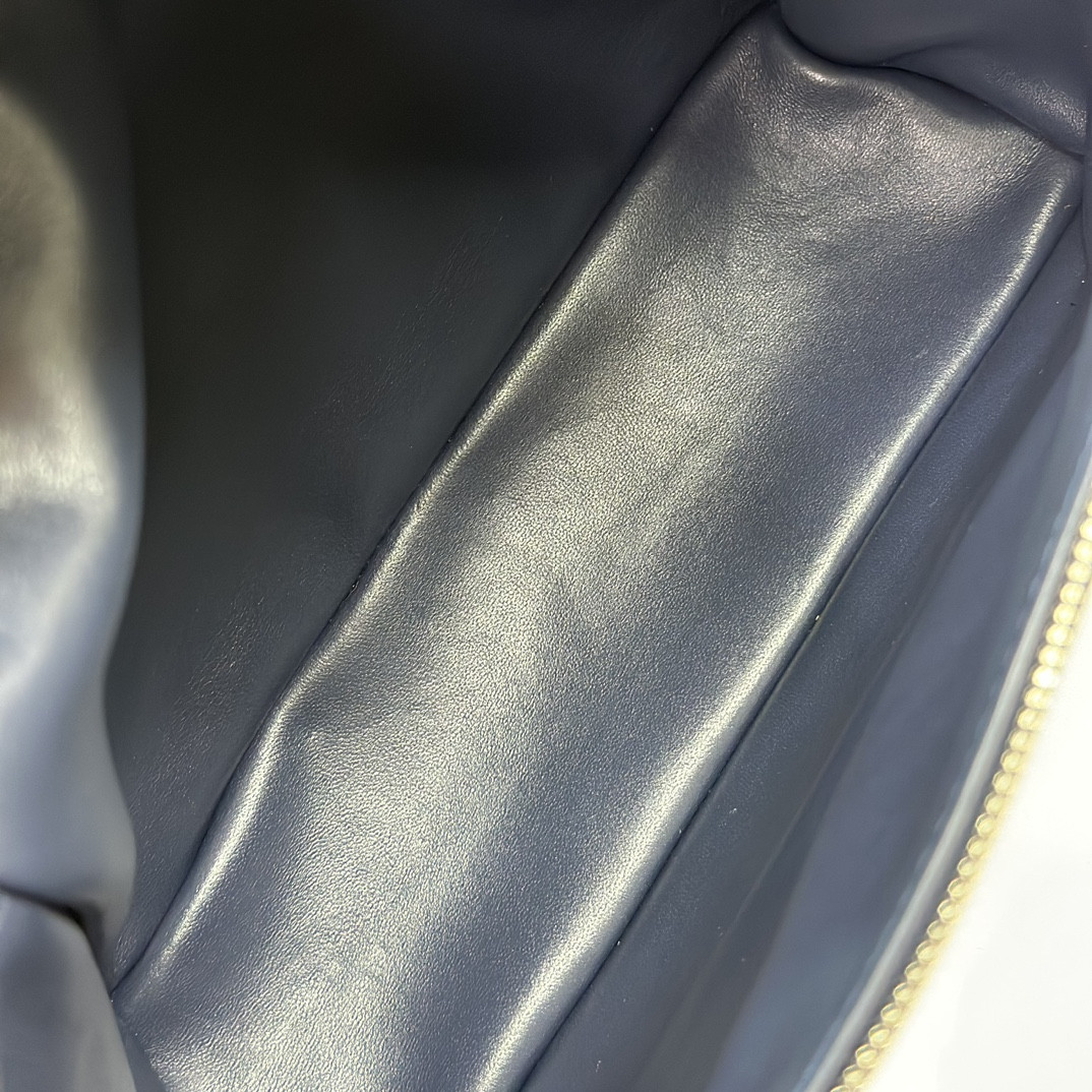 L**o p*ana Extra Pocket backpack L23.5 Ostrich-grained Leather 23 x 21 x 8 cm