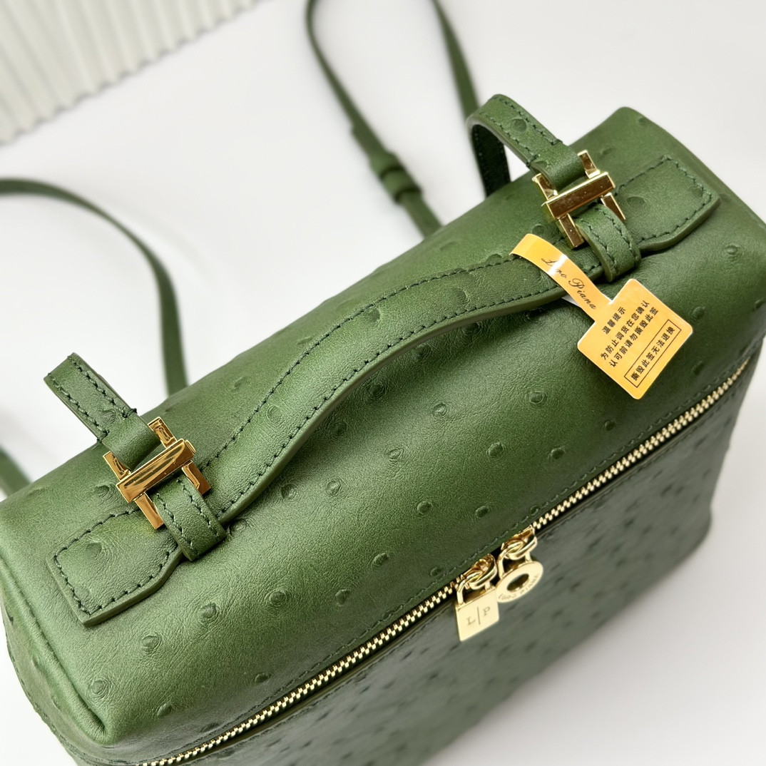 L**o p*ana Extra Pocket backpack L23.5 Ostrich-grained Leather 23 x 21 x 8 cm