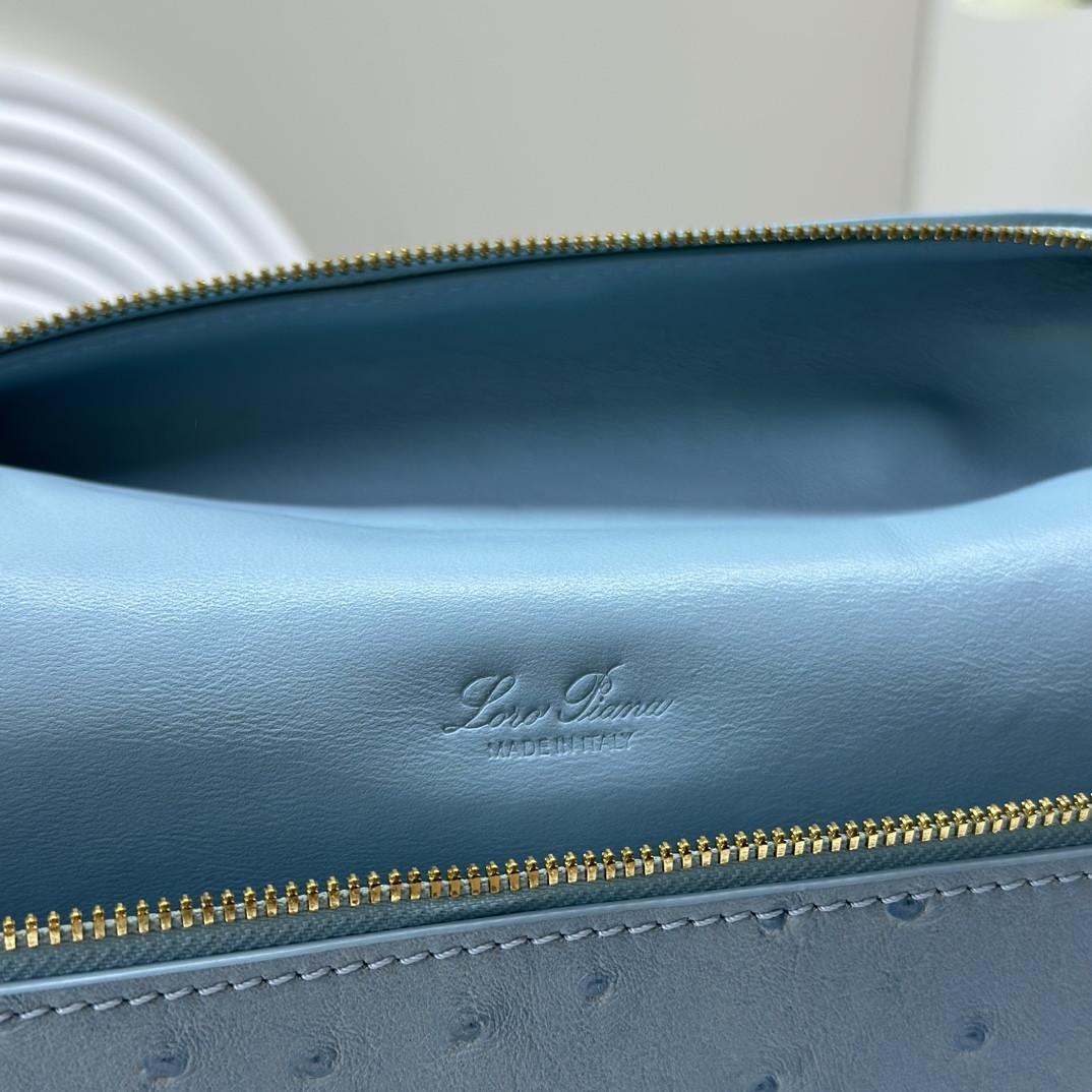 L**o p*ana Extra Pocket backpack L23.5 Ostrich-grained Leather 23 x 21 x 8 cm