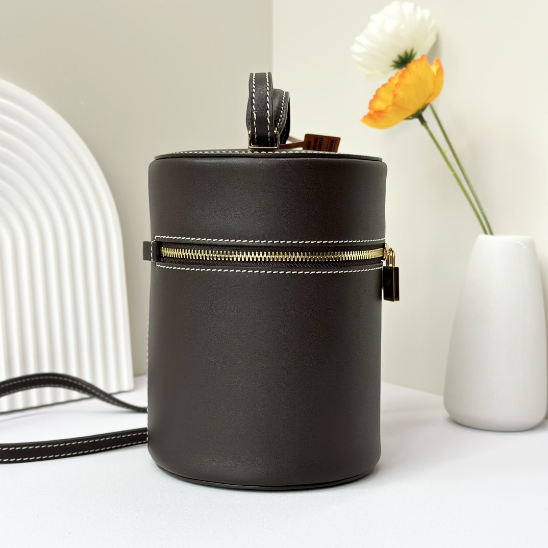 L**o p*ana Extra Case Smooth Calfskin 12 x16 x12cm