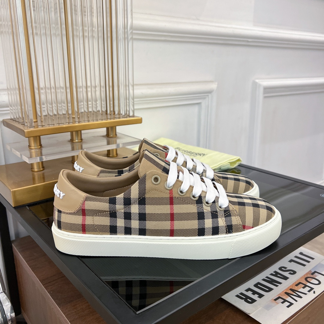 UA B**rry Check Sneakers