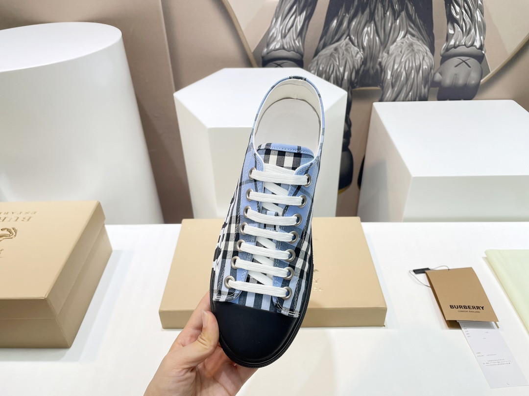 UA B**rry Check Sneakers