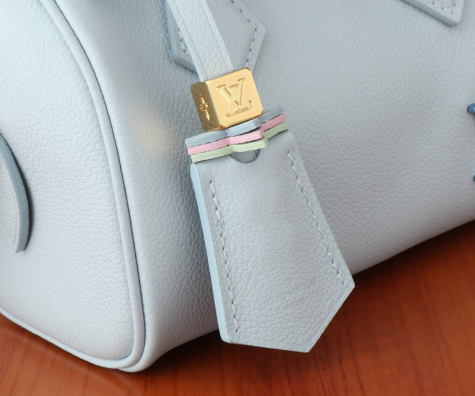 LV Speedy 18  M24604 18x12.5x11CM