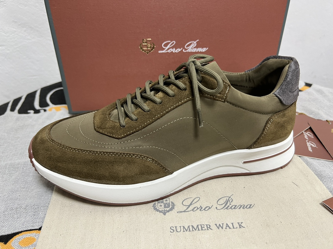 UA L**o p*ana Week End Walk Sneakers