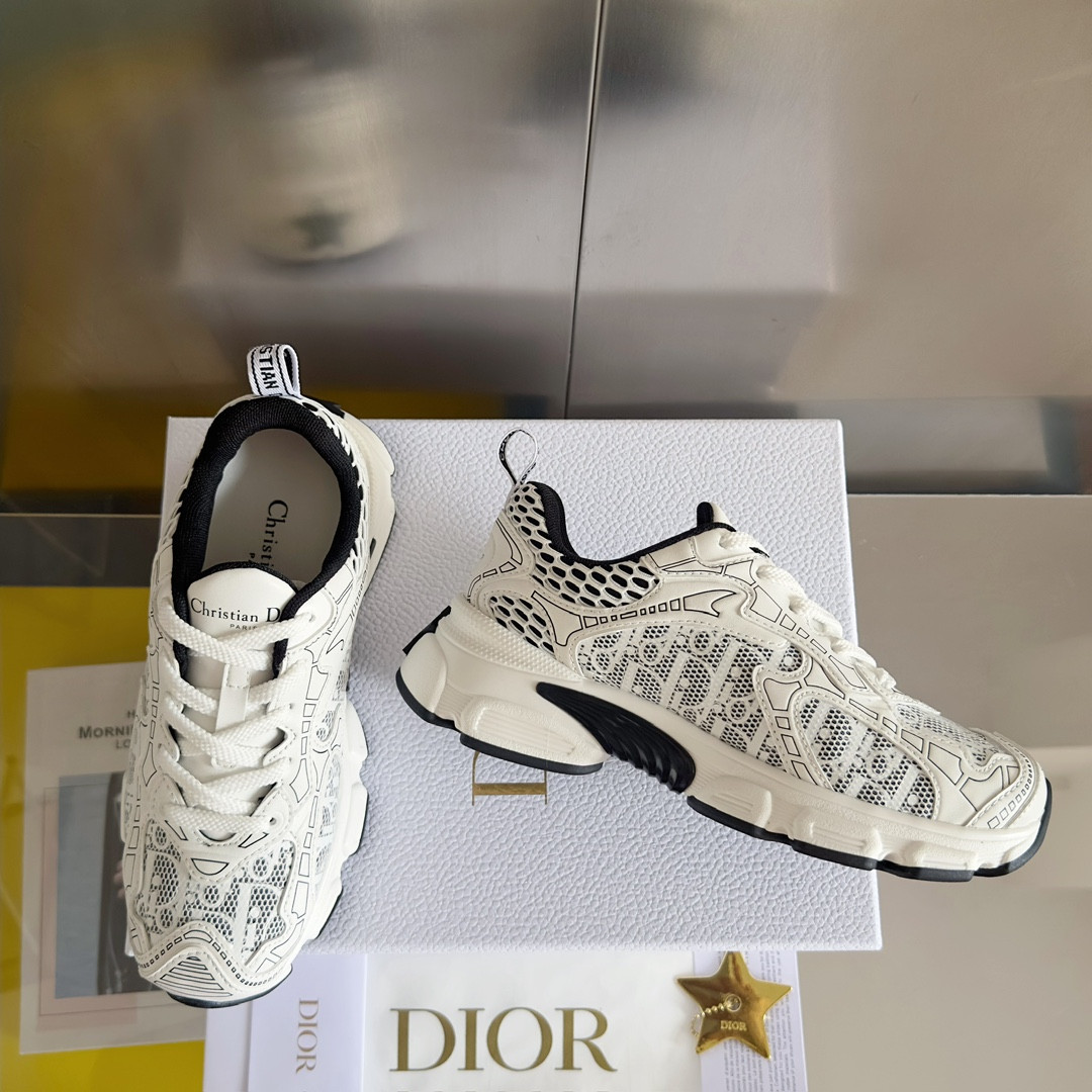 UA D*0r Vibe Sneaker