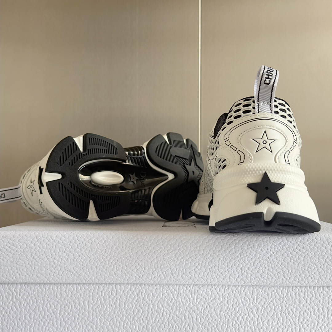 UA D*0r Vibe Sneaker