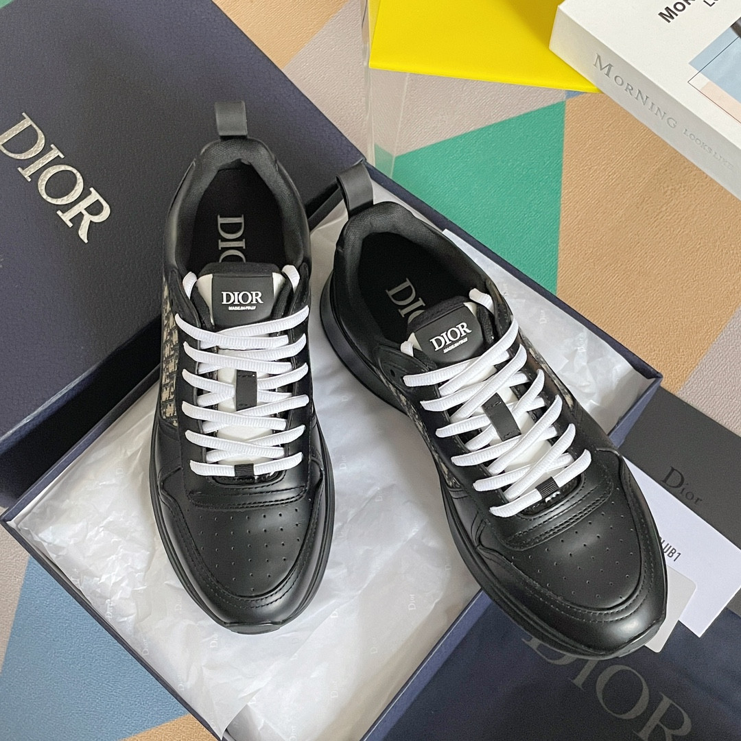 UA D*0r B25 Runner Sneaker