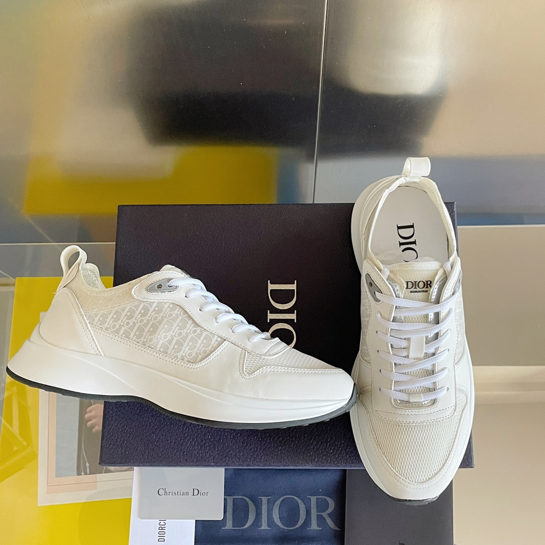 UA D*0r B25 Runner Sneaker