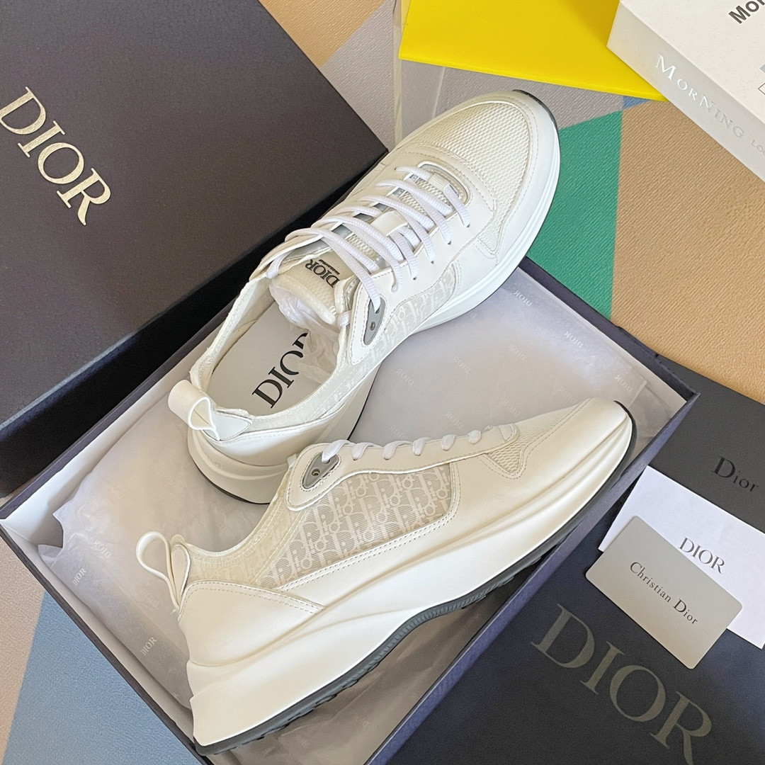 UA D*0r B25 Runner Sneaker