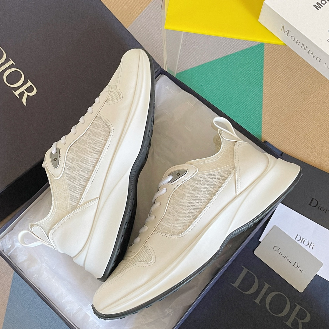 UA D*0r B25 Runner Sneaker