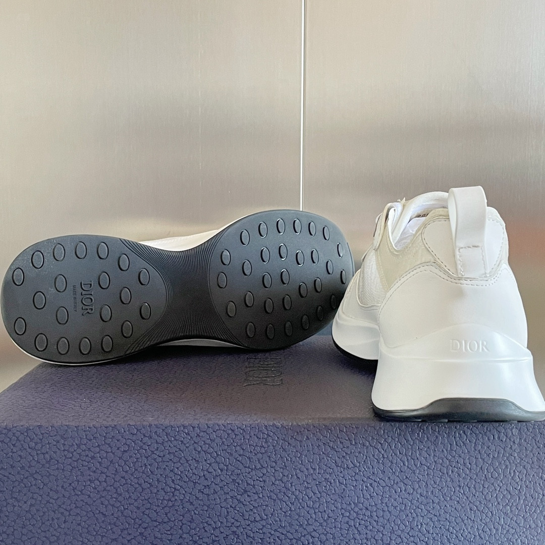 UA D*0r B25 Runner Sneaker