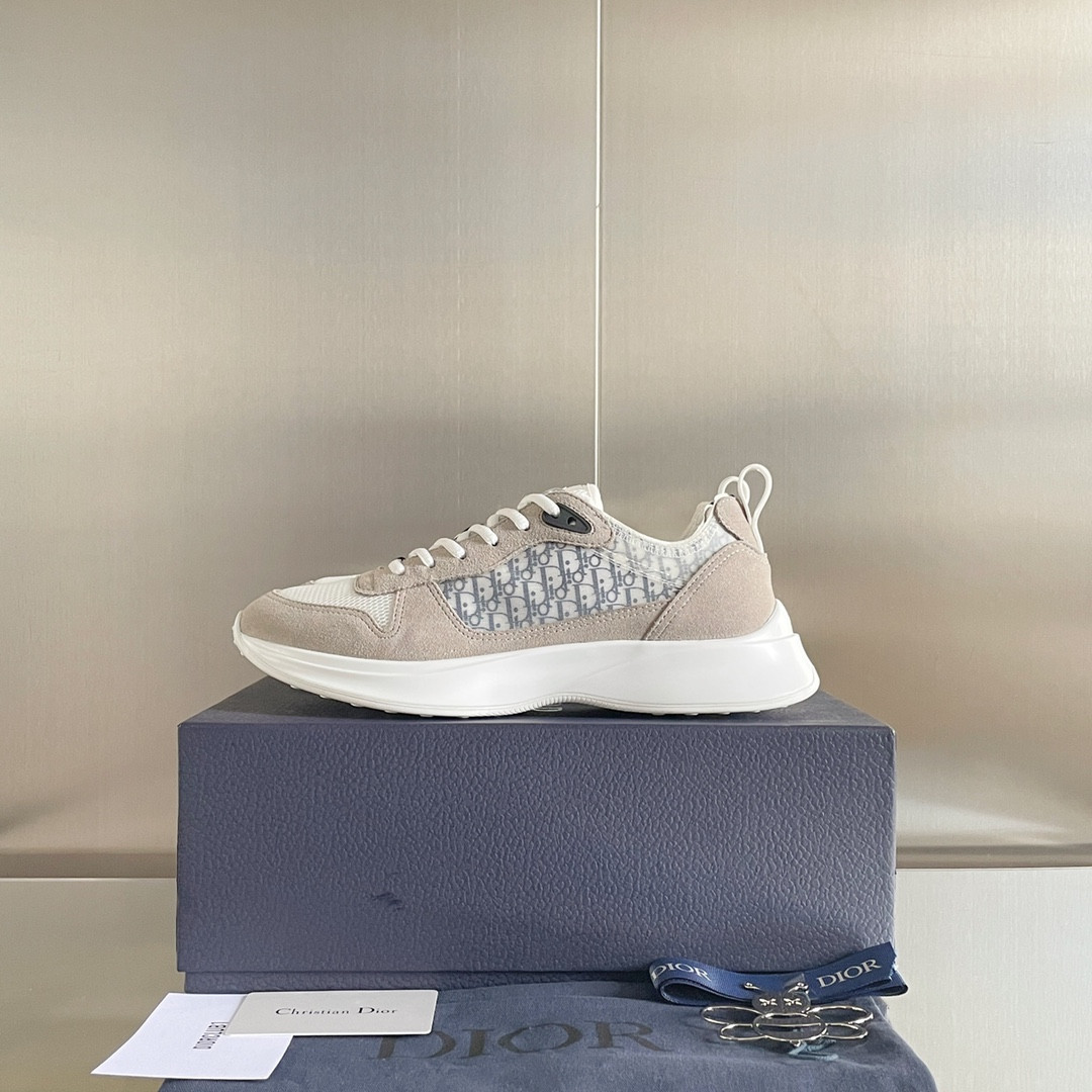 UA D*0r B25 Runner Sneaker