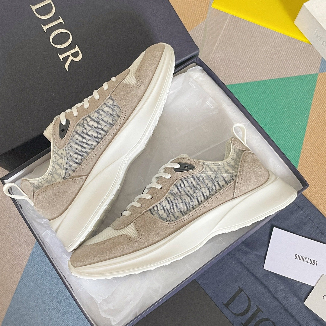 UA D*0r B25 Runner Sneaker