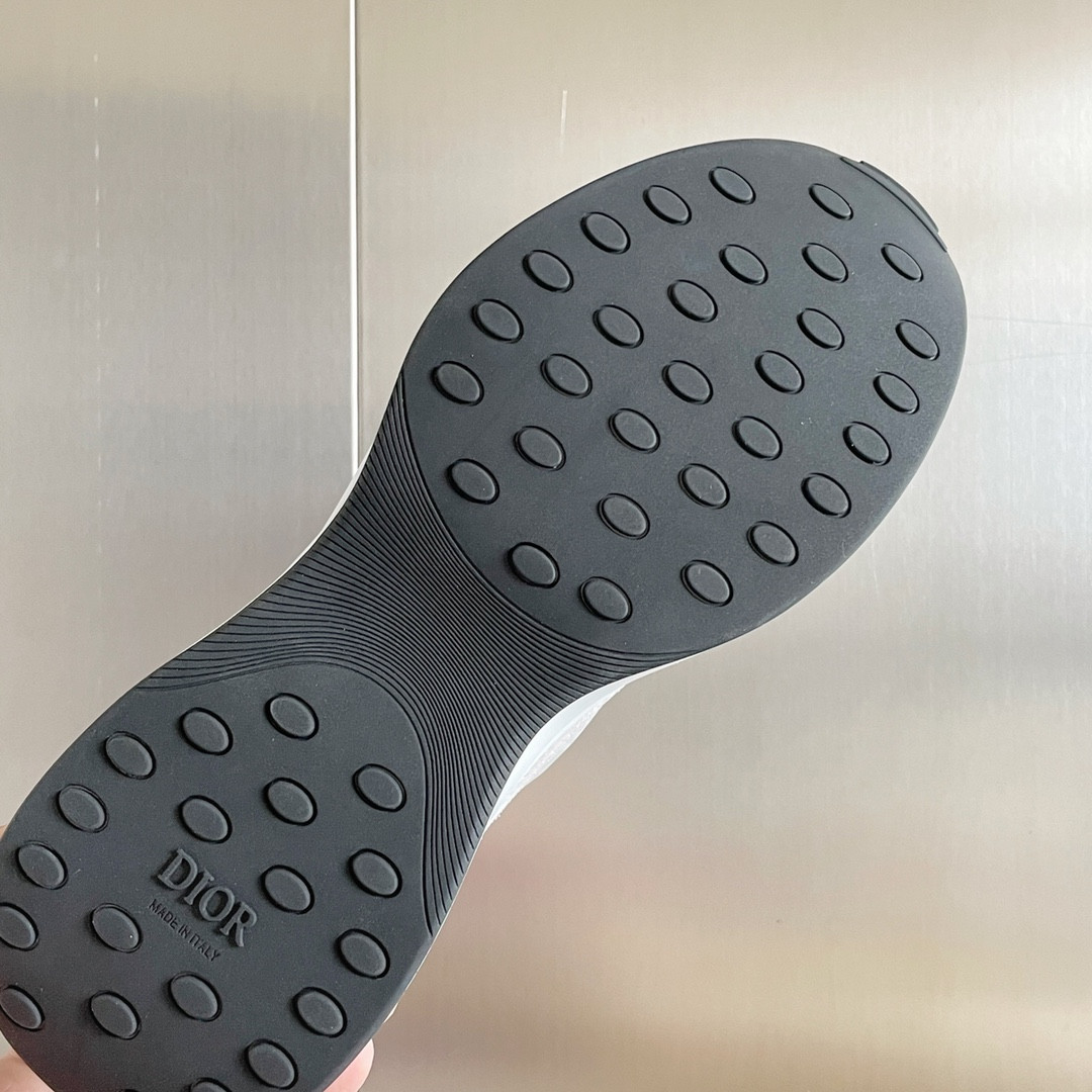 UA D*0r B25 Runner Sneaker