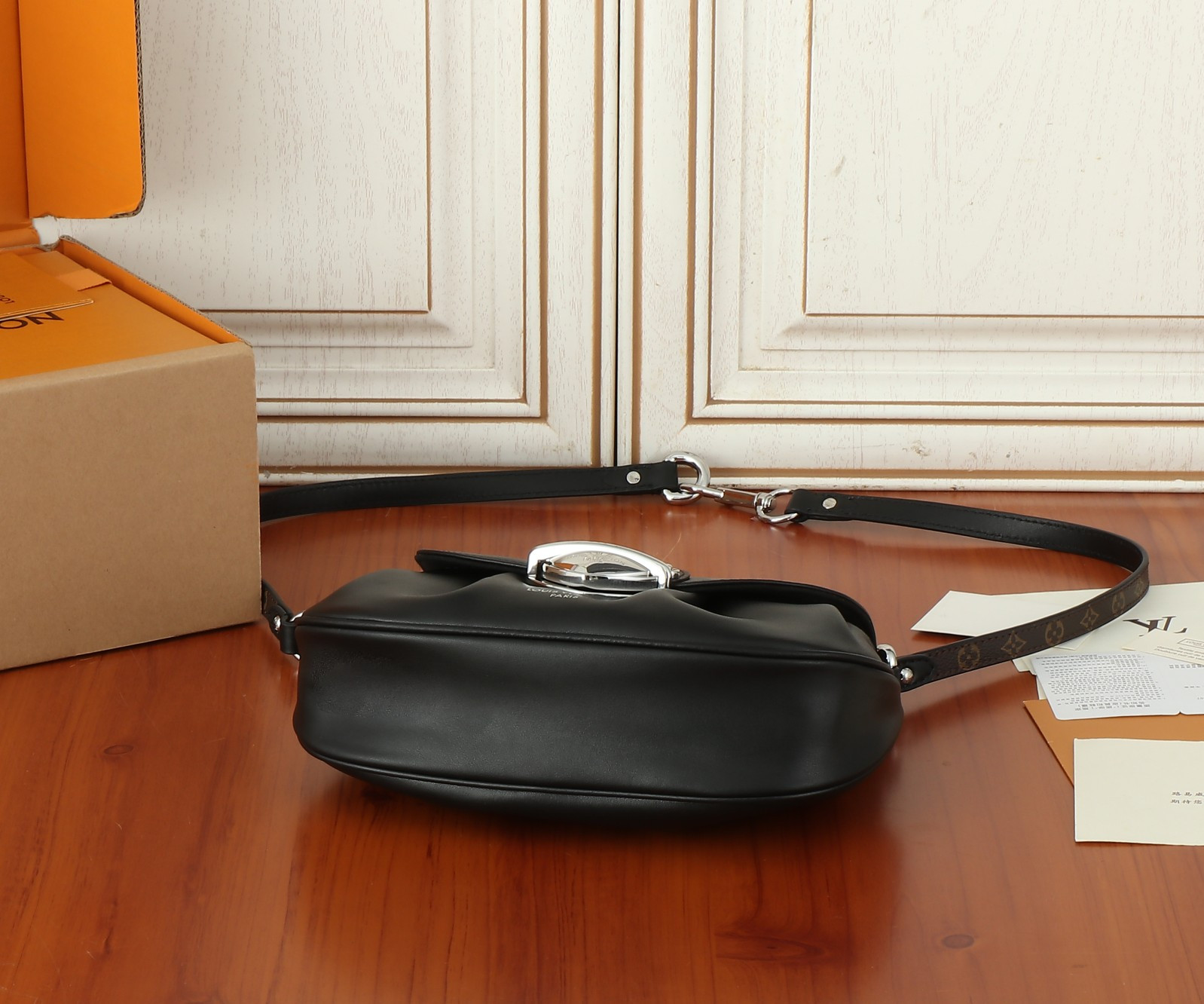 LV Sunset Vibe M12192 18 x 3 x 27 cm